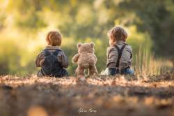 blazepress:  Father Captures Adorable Photos of His Two Sons Experiencing the Joy of Summer