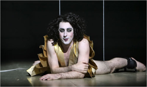 tamorapierce: celluloidfire: Alan Cumming as Dionysus in The Bacchae, National Theatre of Scotland, 