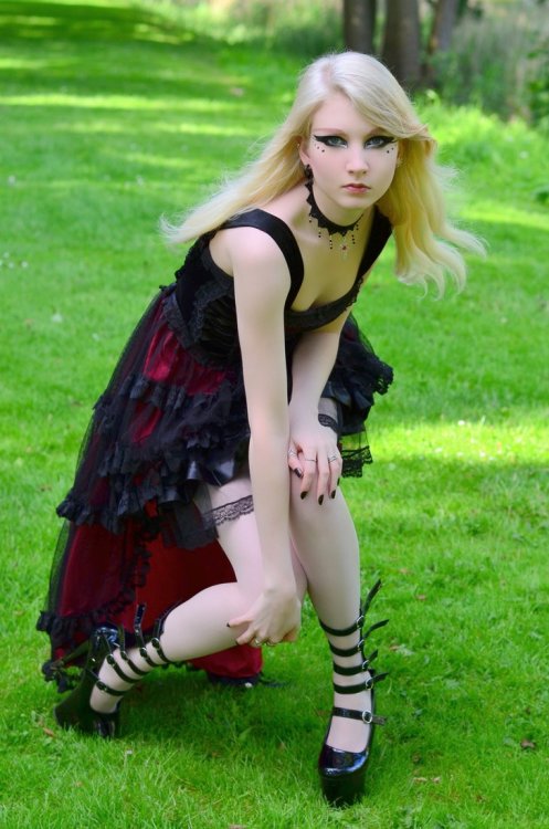 justbeautifu:  Romantic Gothby Maria Amanda