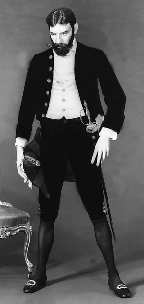 modelaest:ephemeral-elegance:British Court Presentation Ensemble, ca. 1905Herbert Johnson for Scott 
