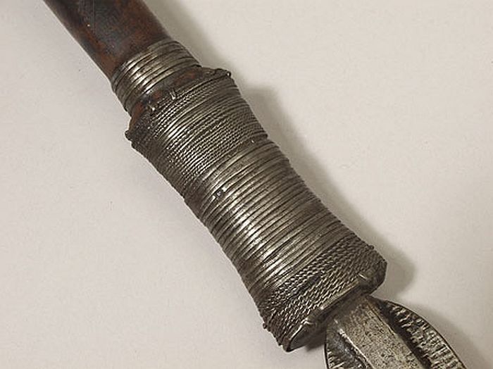 art-of-swords:  Zande KnifeDated: 1858Culture: Zande, BongoMedium: iron, woodMeasurements: