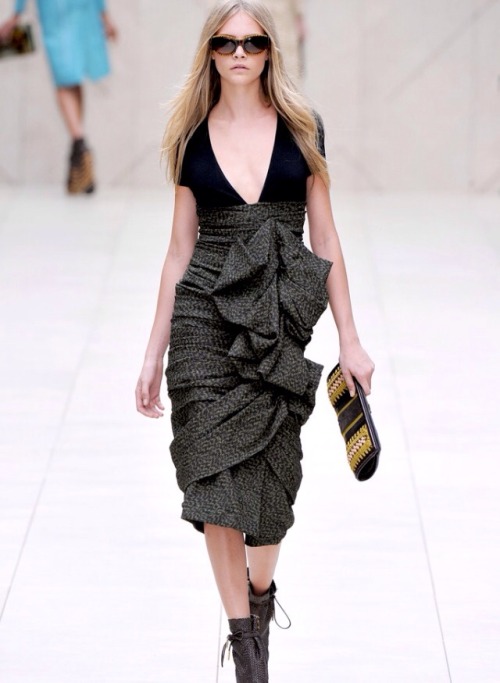 Opening & Closing Burberry S/S 2012