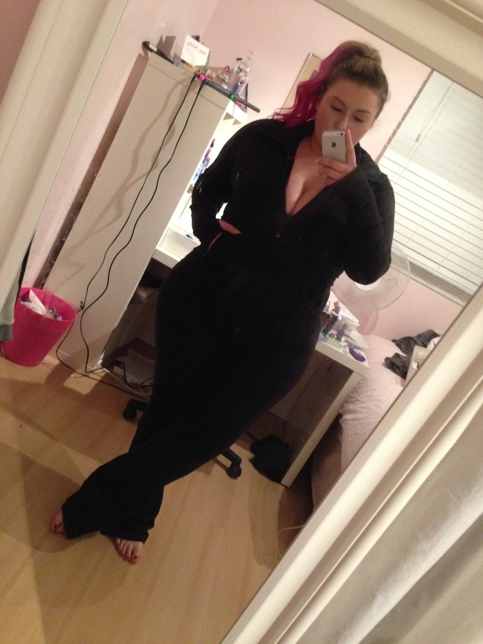 plus-size-barbiee:  Late night pre-workout selfie