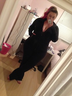 Plus-Size-Barbiee:  Late Night Pre-Workout Selfie