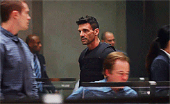 everybodyilovedies:  novacorps:  silvertons:  You picked the wrong side, agent.Depends