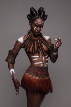 armada-of-ships-against-antis: thelightreturns:  stormraven24:  sartorialadventure:  Lisa Farrall hairstyling (British Hair Awards 2016, Afro Finalists Collection)   Wait, these aren’t paintings?!  I spent the whole time scrolling down going “are