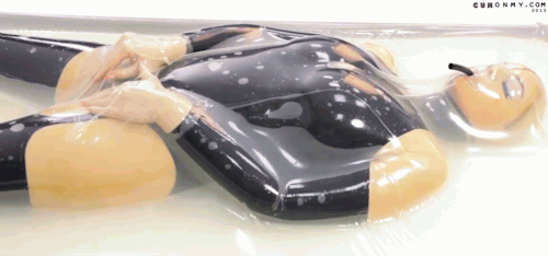 rubberdollowner:  http://rubberdollowner.tumblr.com The beautiful look of the layers of latex encased in a transparent vacbed.  This is perfect for breath play…… 
