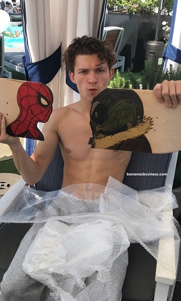 boys-do-luke:  🔞 Tom Holland 🔞Site: http://boysdoluke.blogspot.com.brTwitter: