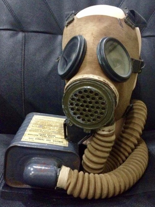 USN MK1 TYPE: US Army/Navy MI Diaphragm Gas Mask DATE: c. 1920s USAGE: United States FUNCTION: Milit