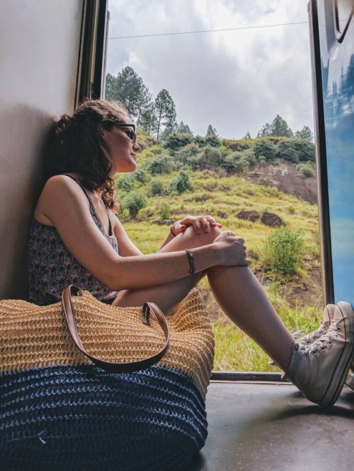 Train journey through the beauty of Sri Lanka
