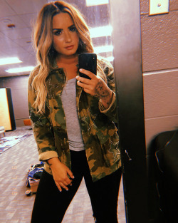 lovatodaily:  ddlovato: Blonde-ish……