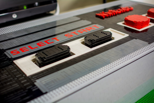 Sex retrogamingblog:  Giant Functional Lego NES pictures