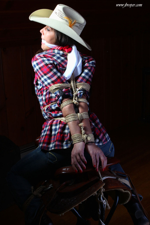 bondagehedgehog:  Summer Peters, part 1 adult photos