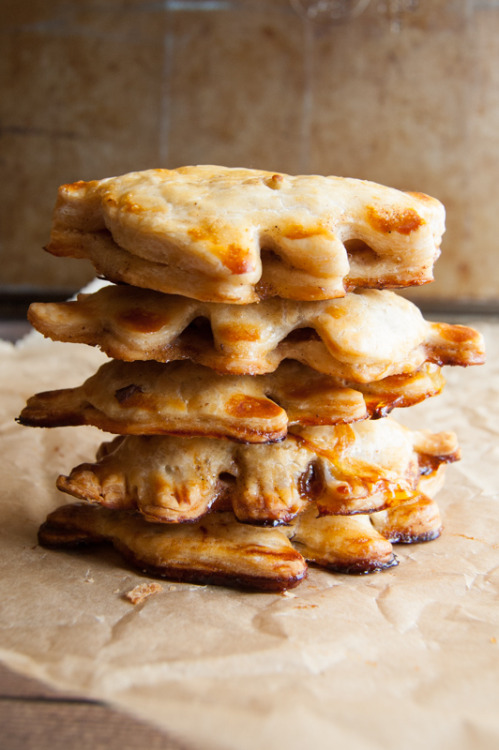 fullcravings:  Easy Apple Hand Pies