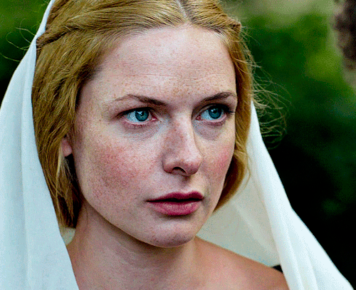 Rebecca Ferguson In "In Love With The King"THE WHITE QUEEN (2013)