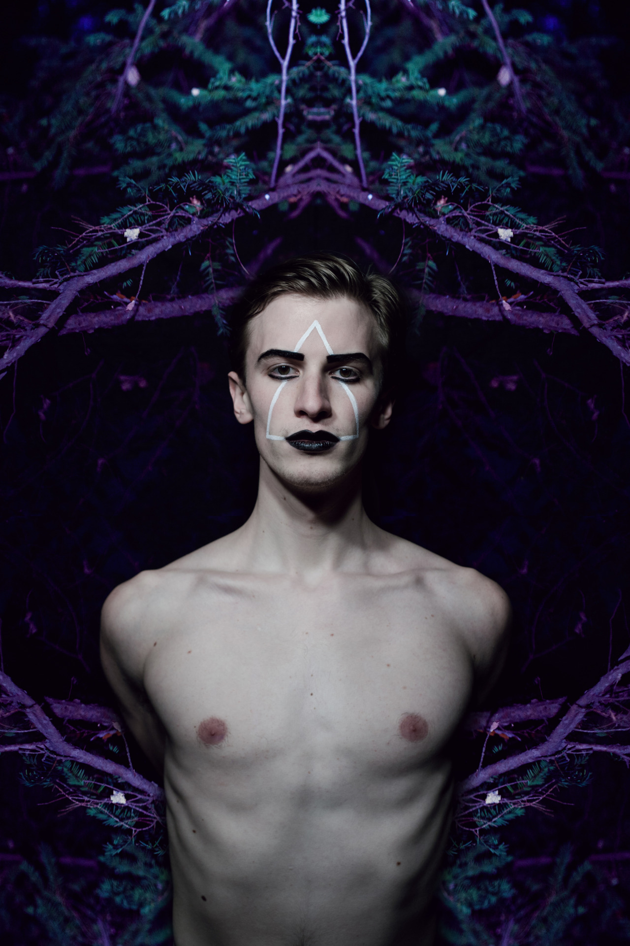 discordant23:    http://discordant23.tumblr.com/Model: Andrakhttps://soundcloud.com/andrak_feelsMake