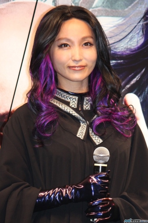 吉木りさ、セクシーコスプレで魅了 タレントの吉木りさ(29)が1日、都内で行われた映画『X-MEN:アポカリプス』(8月11日公開)のスペシャル・プレミアに登壇し、セクシーなコスプレ衣装を披露した。