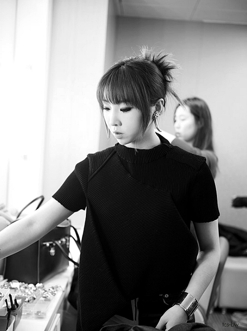 one-of-a-kind-kpop:  tcs-bw:  43/50 monochrome edits of Gong Minji  happy birthday Minzy 