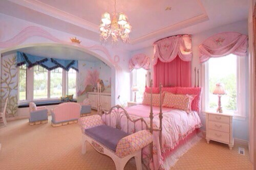 ladylikelittle:  ladylikelittle:  therefore i get a princess room!  Update: still
