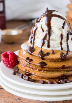 Omg-Yumtastic:  (Via: Hoardingrecipes.tumblr.com) Chocolate Pancakes A La Mode -