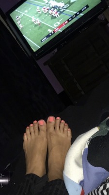 footgoddessness:  Football &amp; My Pretty Toes😍💕