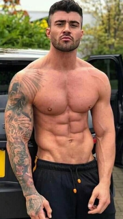 Hot Muscular Men