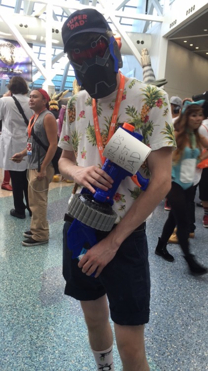 slamdunkpunk:i was at anime expo for two minutes and got these pictures of these living overwatch me