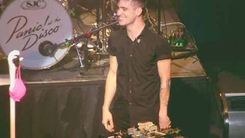 thatgirlyousedtoknow:  he’s like, you guysss, you got me a bra. you should’t
