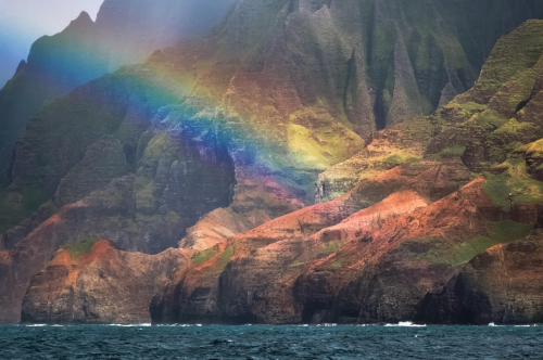 nubbsgalore:  photos by mark gvazdinskas from kauai’s na pali coast 