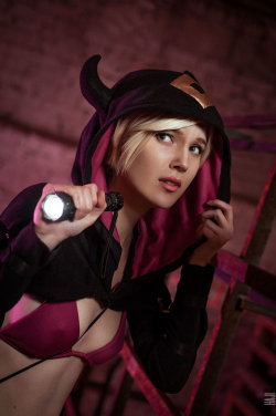 cosplayfanatics:Moira Burton | Urban Ninja