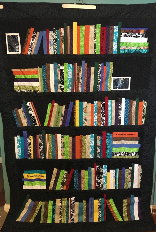 blondebrainpower:Book shelf quilt, who want’s to read in bed?
