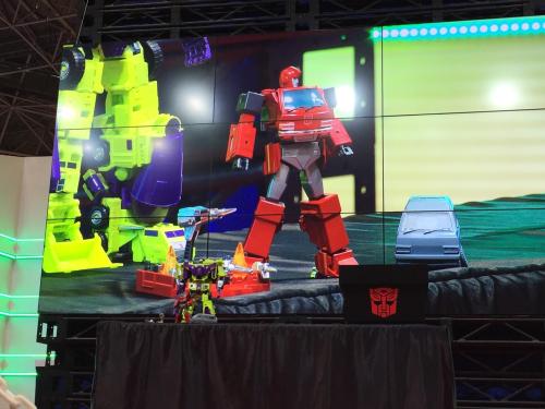 aeonmagnus: Tokyo Toy Show 2015: Masterpiece Ironhide and Gorilla Convoy (Optimus Primal).