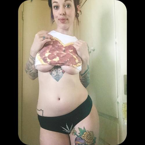 Underboob!! In my favorite pizza slut crop from @creepstreet . Hooray for only having to work today 