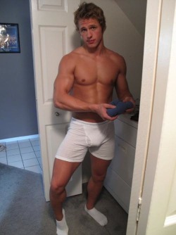 realmenstink:  DUDE, YOU CAN DO MY SMELLY LAUNDRY ANY DAY !!! 