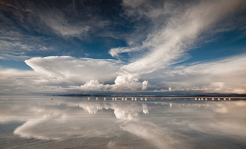 nubbsgalore: at over four thousand square miles, bolivia’s remote salar de uyuni salt flat is the l