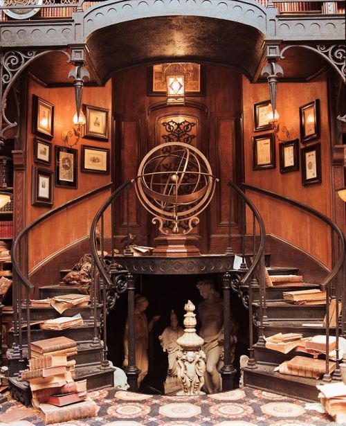 mrbackseatlove:  steampunktendencies:  The Study Set from the Haunted Mansion.   This is dope!  That top photo looks like a set from The Time Machine from I think the 1940s and great movie it’s the room the Time Machine was in