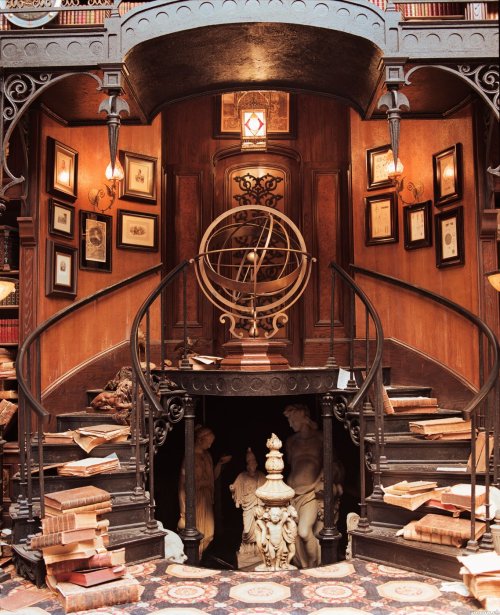 steampunktendencies:    The Study Set from the Haunted Mansion.    I love it! Gorgeous!