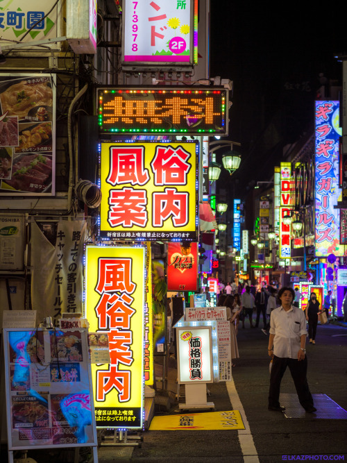 tokyostreetphoto:Color Patches, Kabukicho 歌舞伎町
