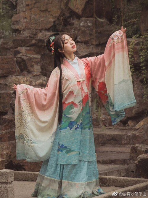 dressesofchina:Hanfu collaborations with Ink Mountains and Mystery iOS/Android game