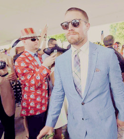 songbin:    Stephen Amell at the #KentuckyDerby.