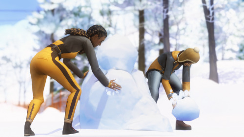 On the way up Mt. Komorebi, the girls stopped to build a snowsim!☃️️❄️~ This post was made possible 