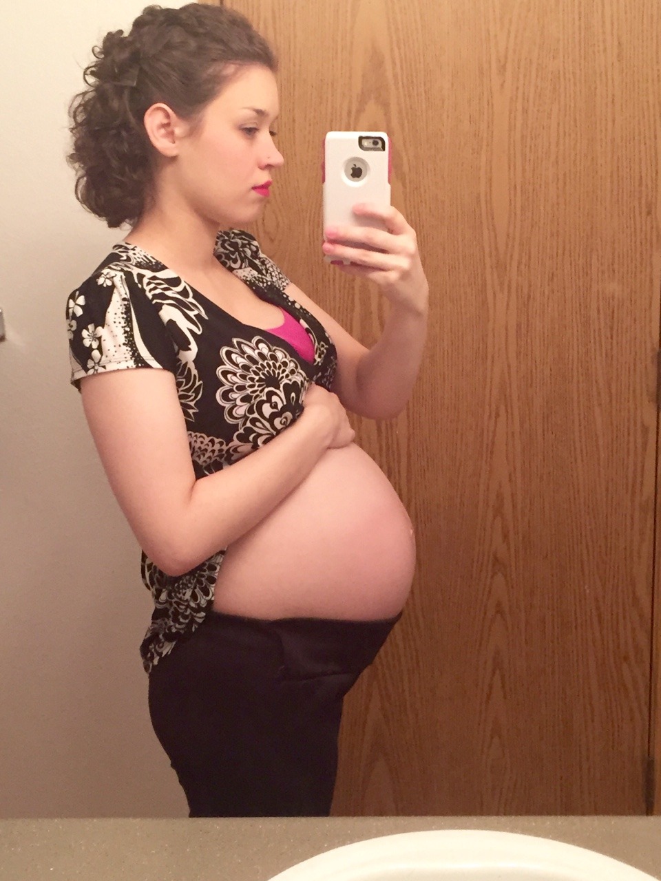 mygr0wingfamily:  Is it really possible to be so in love with my bump? I am growing