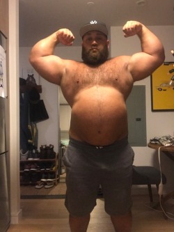 Mhmbeef:  Fat Double Bi Flex @ 320Lbs : P 