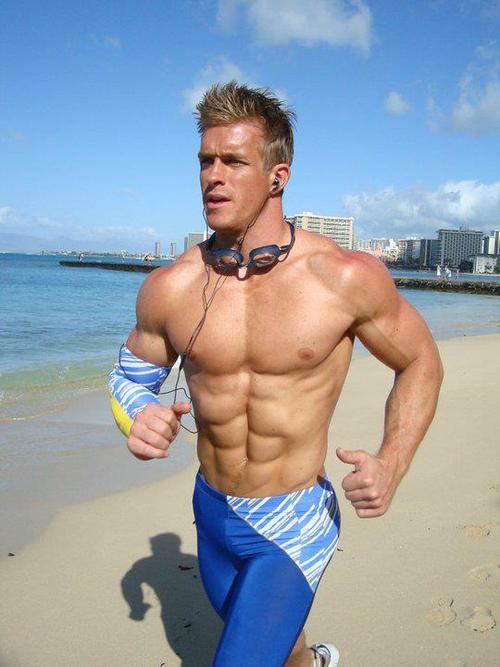 musclehypnobloggr:  Its so easy to focus on your workouts with coach’s words filtering