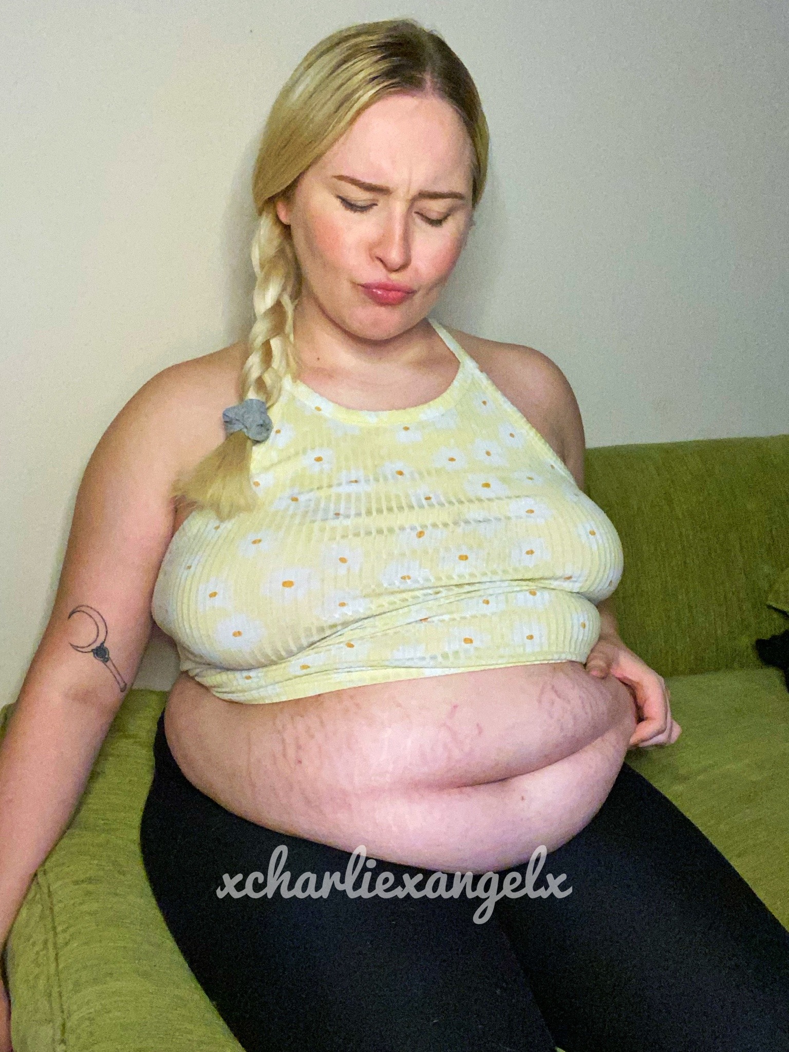 xcharliexangelx:before the stuffing 😚 // after the stuffing 🥵
