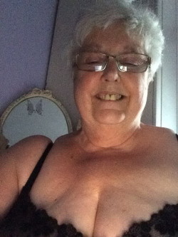 NSFW: For Granny Lovers (Oma Grandma Grannies GILF)