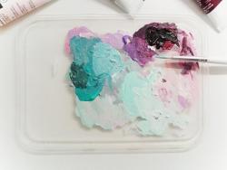 baimbie:  lunafaux:  whatislisa:  chinese takeaway lids make decent paint palettes  so prettty  love the colours! 