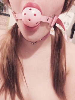 shibari-bun:  My pink gag arrived 💖 it hurts :( 