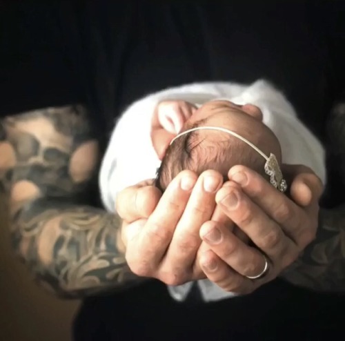 remylebau83: ortons-hooligans: Proud daddy Orton Daddy