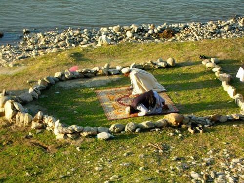 Prayer area on the river bank (Mingora, Pakistan)
Originally found on: um-er